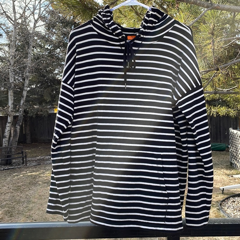 Ladies Long Sleeved Lightweight Hoodie ✨3/$35✨